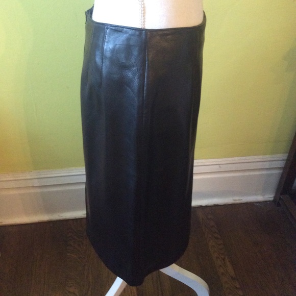 September move out sale!! Gorgeous Black Leather Pencil Skirt size 8 - Picture 7 of 16